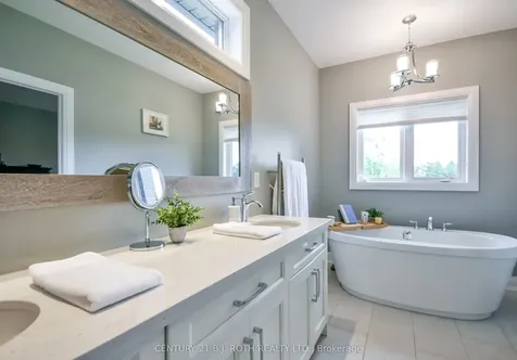 37 Wendat Trail Springwater ON L4M 6T6