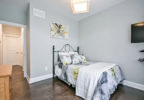 37 Wendat Trail Springwater ON L4M 6T6