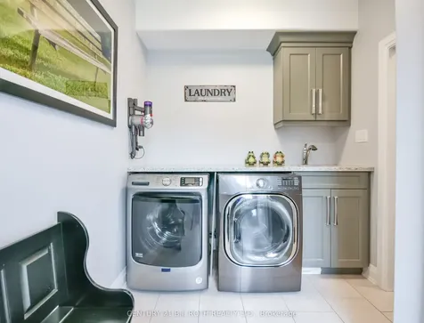 37 Wendat Trail Springwater ON L4M 6T6
