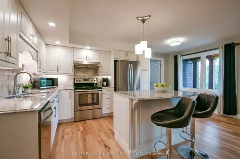 37 Wendat Trail Springwater ON L4M 6T6
