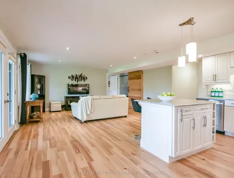 37 Wendat Trail Springwater ON L4M 6T6
