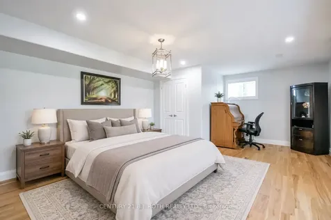 37 Wendat Trail Springwater ON L4M 6T6