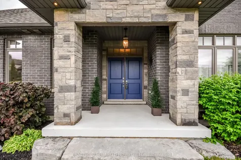 37 Wendat Trail Springwater ON L4M 6T6