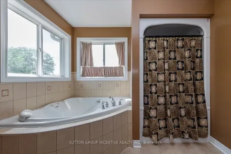 11 Thrushwood Drive Barrie ON L4N 0Z1