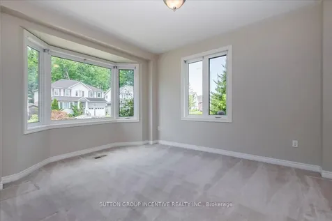 11 Thrushwood Drive Barrie ON L4N 0Z1