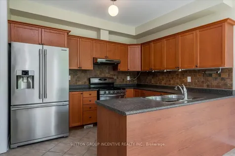 11 Thrushwood Drive Barrie ON L4N 0Z1