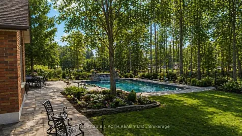 6 Lloyd Cook Drive E Springwater ON L4M 4S4
