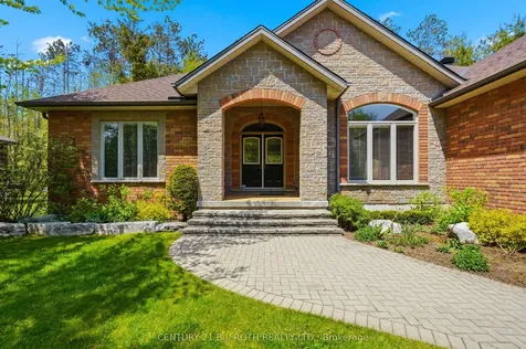 6 Lloyd Cook Drive E Springwater ON L4M 4S4