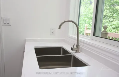 39 Broadview Collingwood ON L9Y 0X2