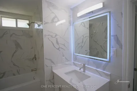 39 Broadview Collingwood ON L9Y 0X2