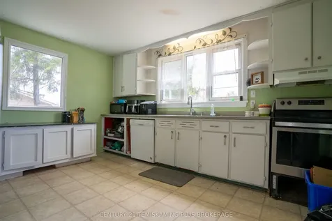 512 Probyn Street Temiskaming Shores ON P0J 1K0