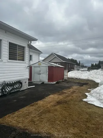37 Leonard Moonbeam Avenue N Kapuskasing ON P0L 1V0