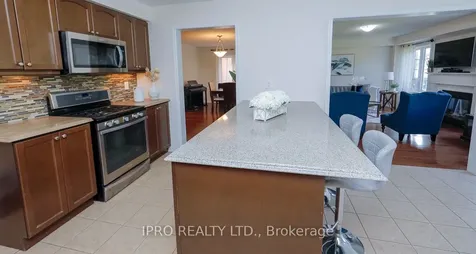 74 Aylesbury Drive Brampton ON L7A 0W2