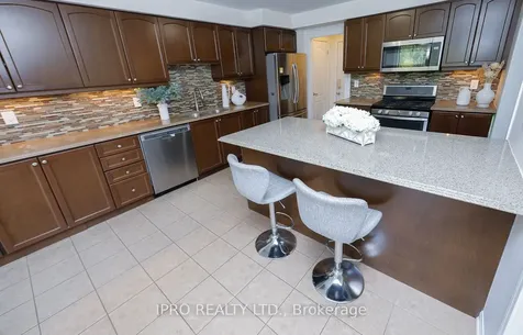 74 Aylesbury Drive Brampton ON L7A 0W2