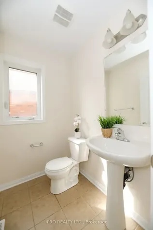 74 Aylesbury Drive Brampton ON L7A 0W2