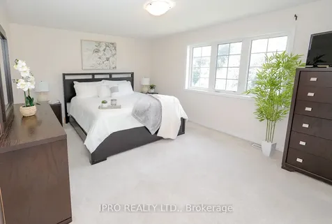 74 Aylesbury Drive Brampton ON L7A 0W2