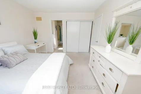 74 Aylesbury Drive Brampton ON L7A 0W2