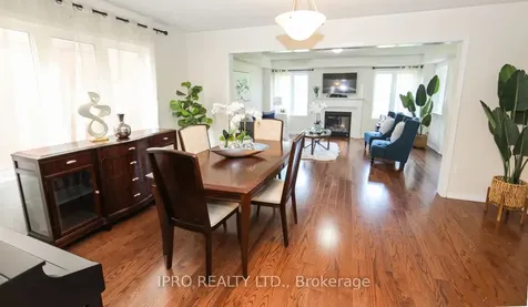 74 Aylesbury Drive Brampton ON L7A 0W2