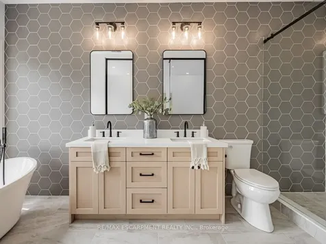 974 North Shore Boulevard W Burlington ON L7T 1B1