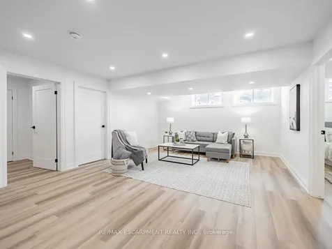 974 North Shore Boulevard W Burlington ON L7T 1B1