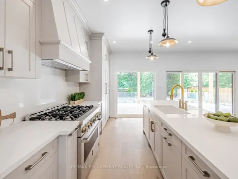 974 North Shore Boulevard W Burlington ON L7T 1B1