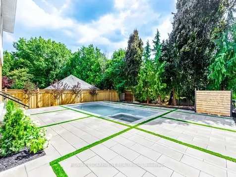 974 North Shore Boulevard W Burlington ON L7T 1B1