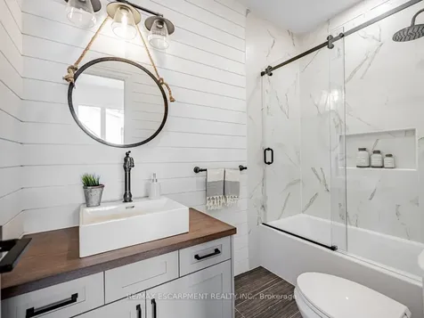 974 North Shore Boulevard W Burlington ON L7T 1B1