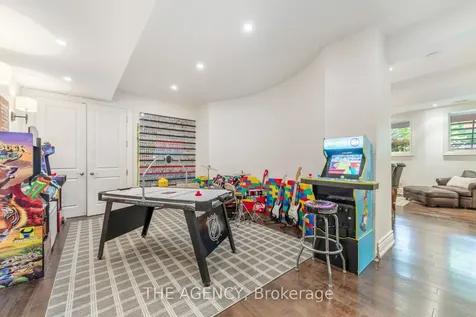 3064 Street Clair Avenue Burlington ON L7N 1L3