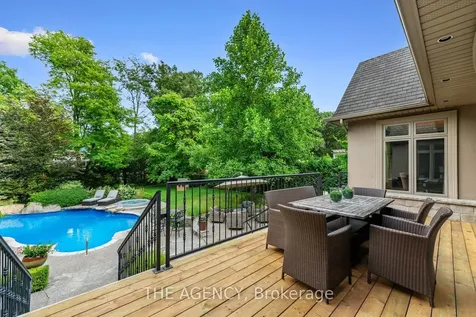 3064 Street Clair Avenue Burlington ON L7N 1L3