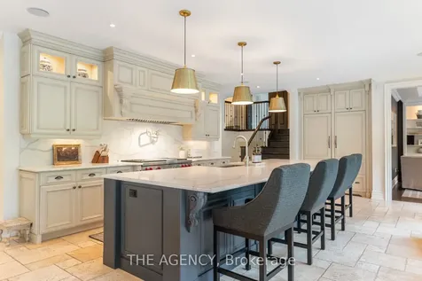 3064 Street Clair Avenue Burlington ON L7N 1L3