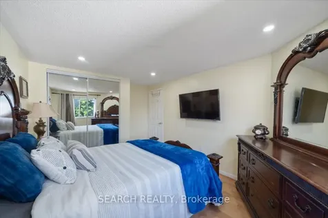 73 Wooliston Brampton ON L6Y 4J4