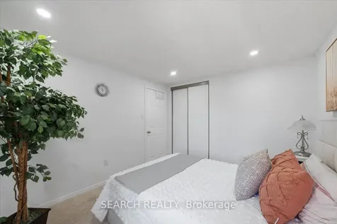 73 Wooliston Brampton ON L6Y 4J4