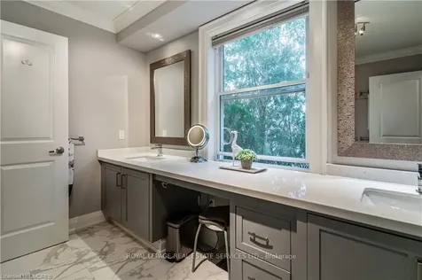 2069 Victoria Avenue Burlington ON L7R 1R5