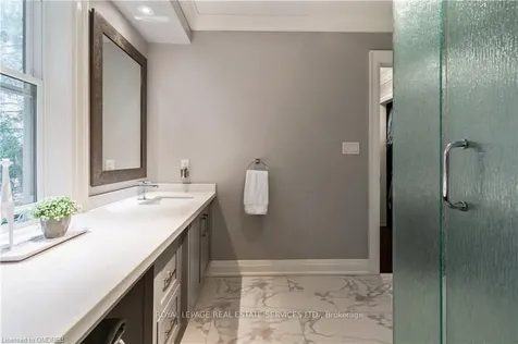 2069 Victoria Avenue Burlington ON L7R 1R5