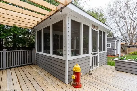 2069 Victoria Avenue Burlington ON L7R 1R5