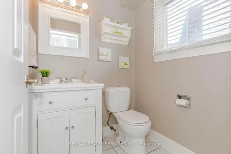 32 Simmons Boulevard Brampton ON L6V 3V5