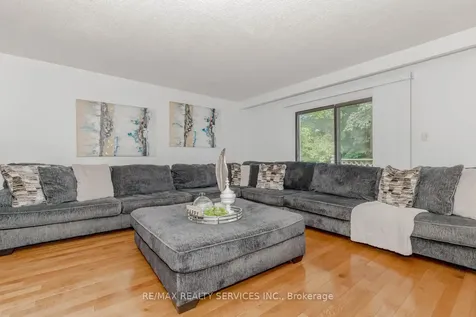 32 Simmons Boulevard Brampton ON L6V 3V5