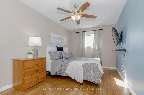 32 Simmons Boulevard Brampton ON L6V 3V5