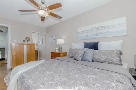 32 Simmons Boulevard Brampton ON L6V 3V5