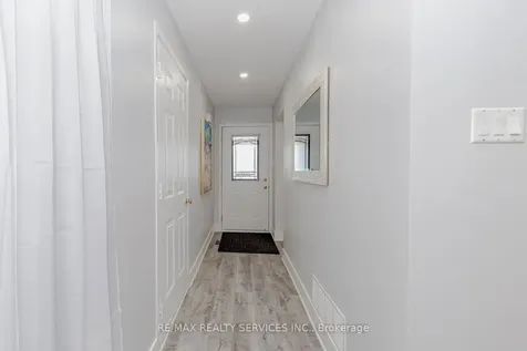 32 Simmons Boulevard Brampton ON L6V 3V5