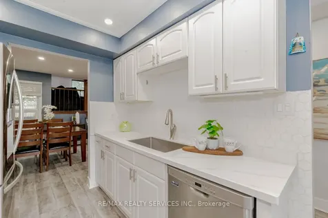 32 Simmons Boulevard Brampton ON L6V 3V5