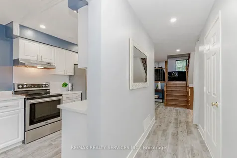 32 Simmons Boulevard Brampton ON L6V 3V5