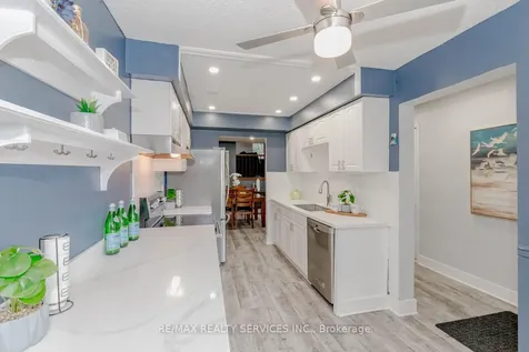 32 Simmons Boulevard Brampton ON L6V 3V5