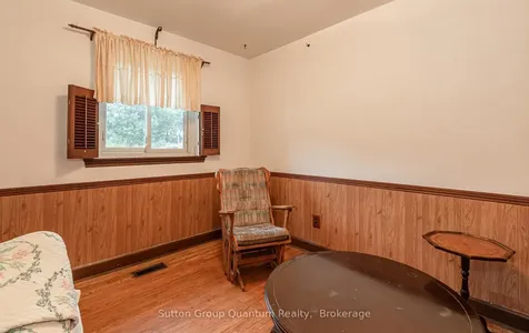 693 Ashley Avenue Burlington ON L7R 2Z2