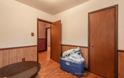 693 Ashley Avenue Burlington ON L7R 2Z2