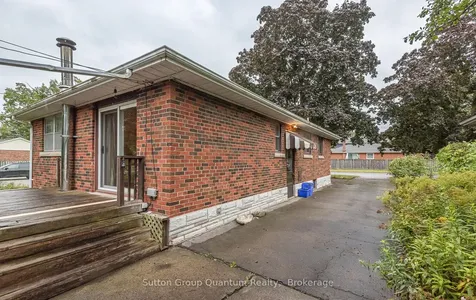 693 Ashley Avenue Burlington ON L7R 2Z2