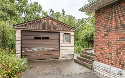 693 Ashley Avenue Burlington ON L7R 2Z2