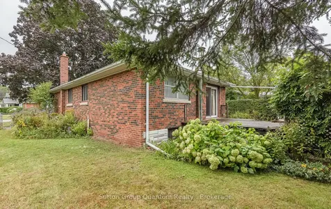 693 Ashley Avenue Burlington ON L7R 2Z2