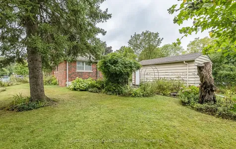 693 Ashley Avenue Burlington ON L7R 2Z2