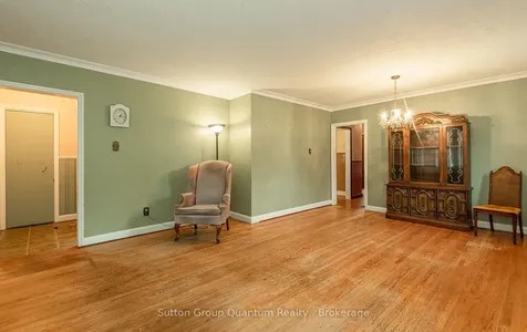 693 Ashley Avenue Burlington ON L7R 2Z2